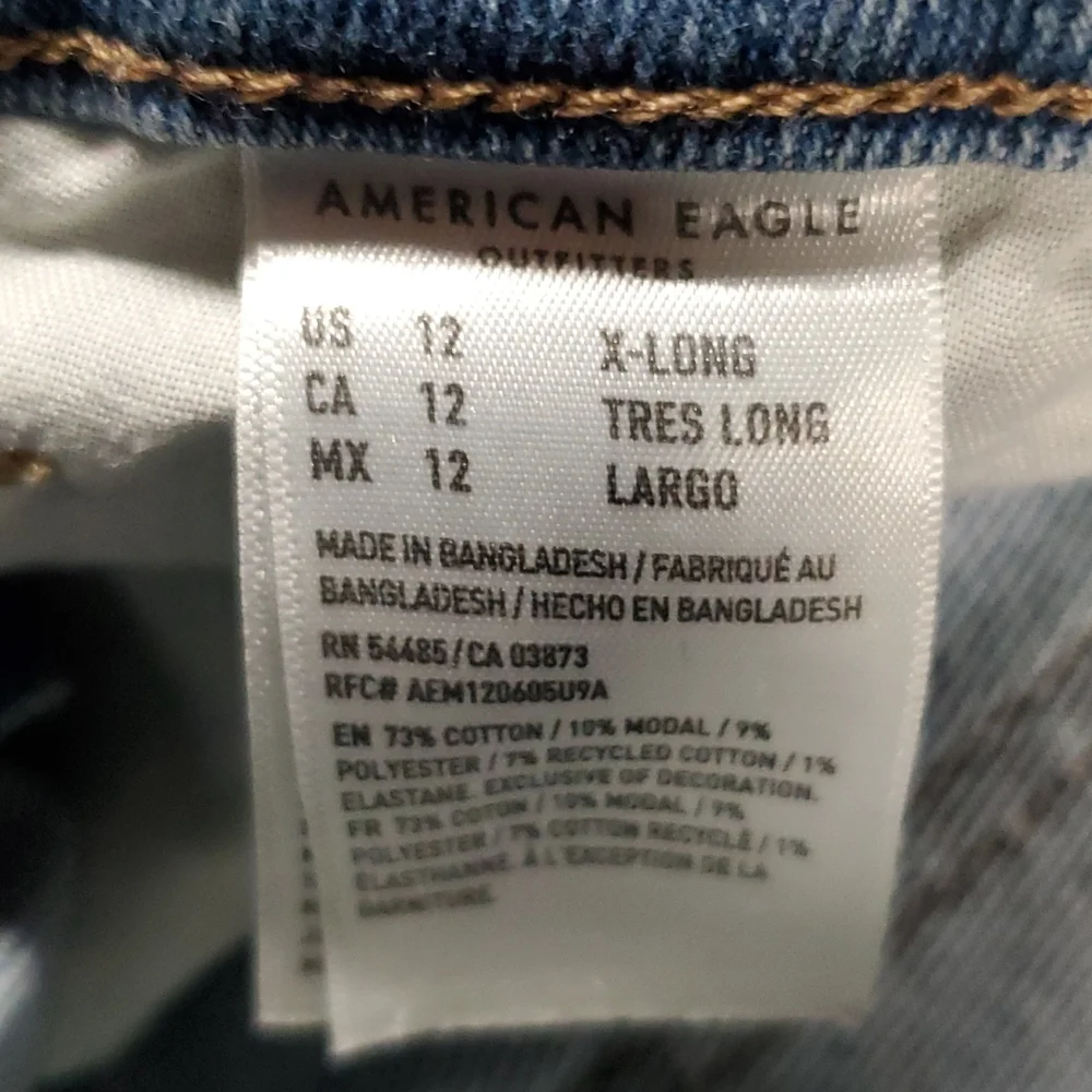 Women's American Eagle Distressed Curvy Mom Jeans - Picture 6 of 6